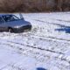 Возле Томаковки в снегу застряло авто с двумя детьми и тремя взрослыми