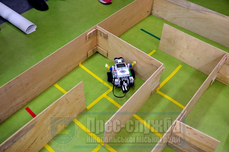 В Никополе прошли соревнования роботов (фото)