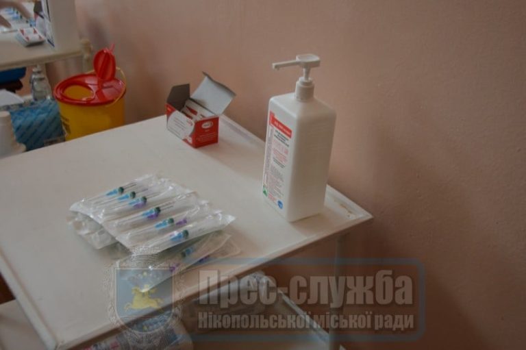 [:ru]В Никополе начали вакцинацию от коронавируса[:ua]У Нікополі почалась вакцинація від коронавірусу[:]