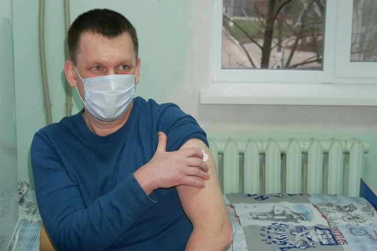 [:ru]Мэр Покрова вакцинировался от коронавируса (фото)[:ua]Мер Покрова вакцинувався від коронавірусу (фото)[:]