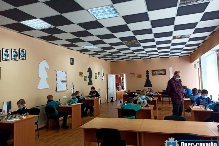 [:ru]Как в Никополе работает шахматно-шашечный клуб и как записаться[:ua]Як у Нікополі працює шахово-шашковий клуб і як записатися (відео)[:]