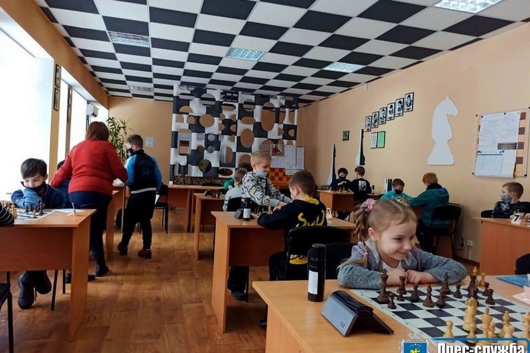 [:ru]Как в Никополе работает шахматно-шашечный клуб и как записаться[:ua]Як у Нікополі працює шахово-шашковий клуб і як записатися (відео)[:]