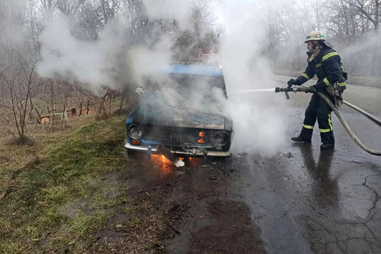 [:ru]В Покрове на ходу сгорела машина (фото)[:ua]В Покрові на ходу згоріла машина (фото)[:]