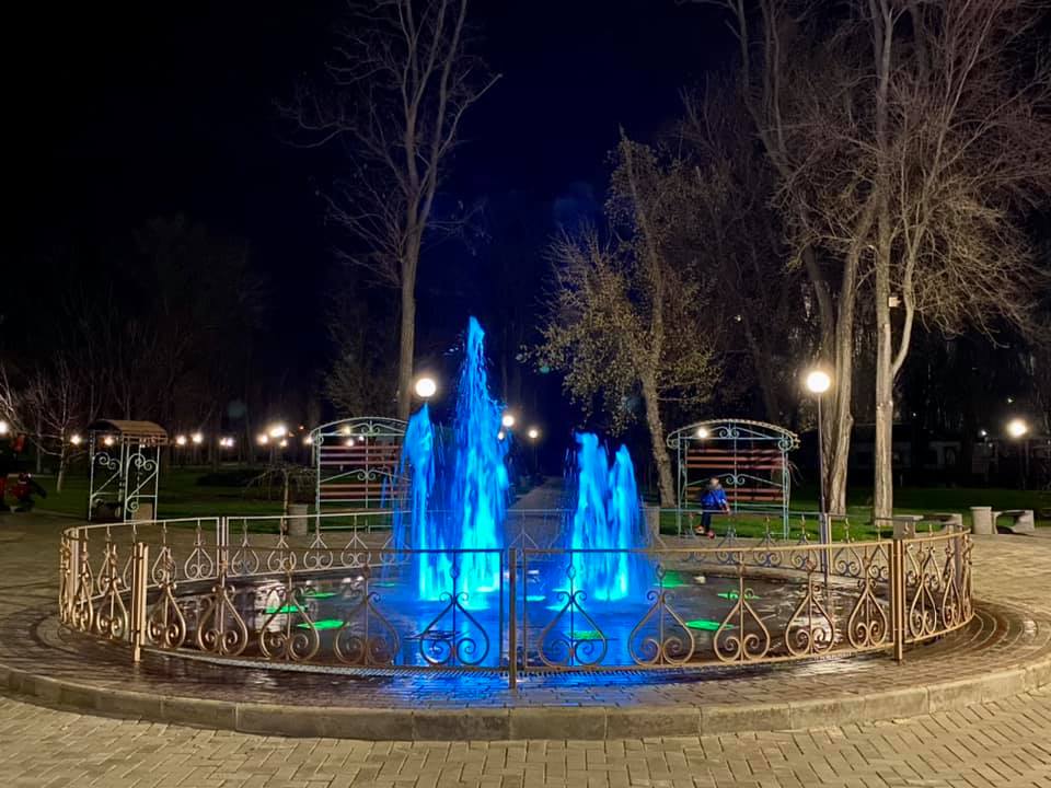 В парку Покрова запустили фонтани - красиві фото