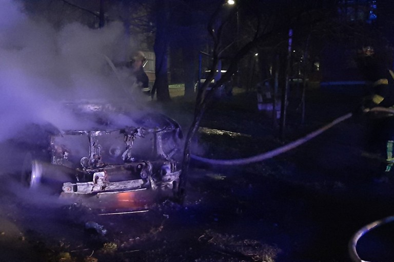 [:ru]В Марганце ночью сгорел автомобиль[:ua]У Марганці вночі згоріло авто[:]