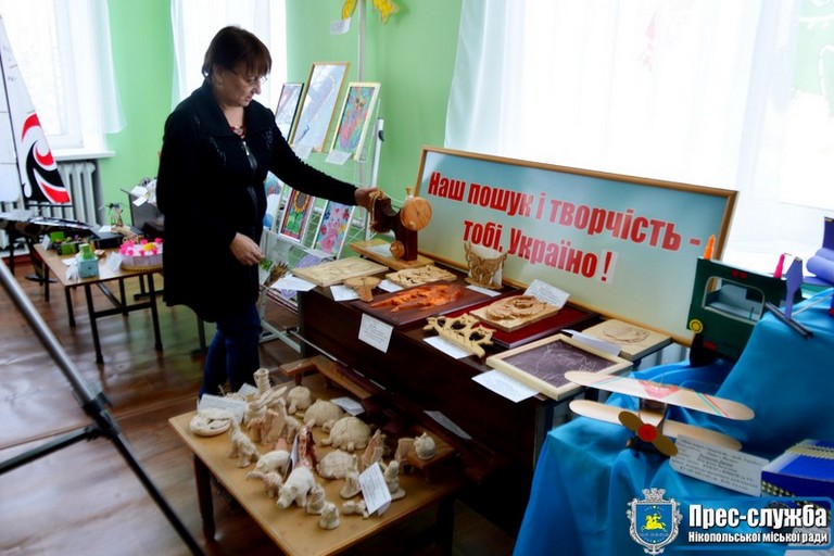 [:ru]В Никополе проходит областной этап всеукраинской выставки детских работ (фото)[:ua]У Нікополі проходить обласний етап всеукраїнської виставки дитячих робіт (фото)[:]