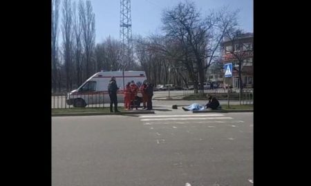 [:ru]В Никополе посреди улицы умер мужчина (видео)[:ua]У Нікополі посеред вулиці помер чоловік (відео)[:]