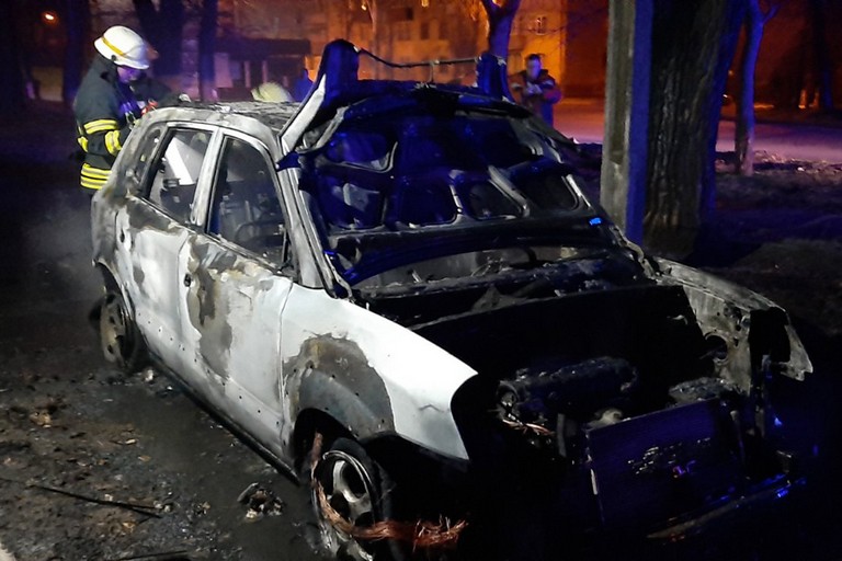 [:ru]В Марганце ночью сгорел автомобиль[:ua]У Марганці вночі згорів автомобіль[:]