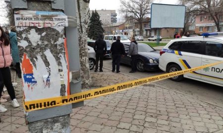 [:ru]Что происходит сейчас в центре Никополя, где полиция стреляла по авто (фото)[:ua]Що відбувається зараз в центрі Нікополя, де поліція стріляла по авто (фото)[:]