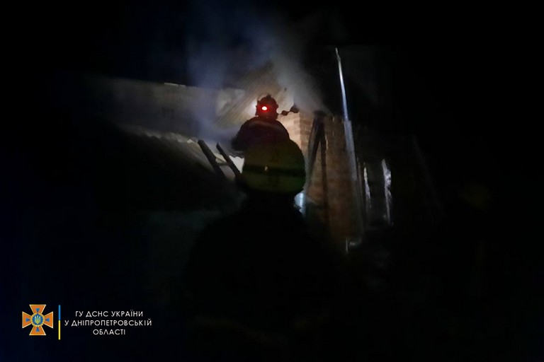 Возле Никополя произошел пожар в частном домовладении (фото)