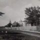 Під час організованого радянською владою Голодомору 1932—1933 років помер щонайменше 1751 житель міста[13]. 1932 року в Нікополі розпочалося масштабне будівництво Південнотрубного заводу. На його будівництві люди рятувалися від голодної смерті, але все одно у місті померло більш як 2 тисячі осіб