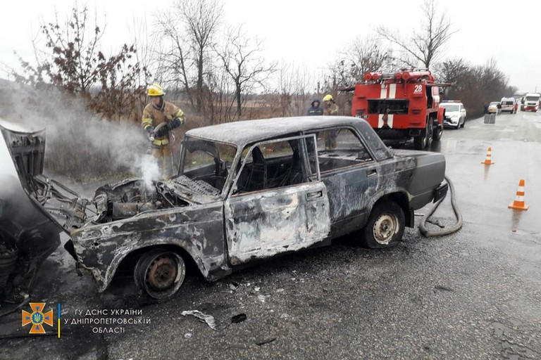Подробиці ДТП із загорянням двох авто біля Нікополя: офіційно (фото)