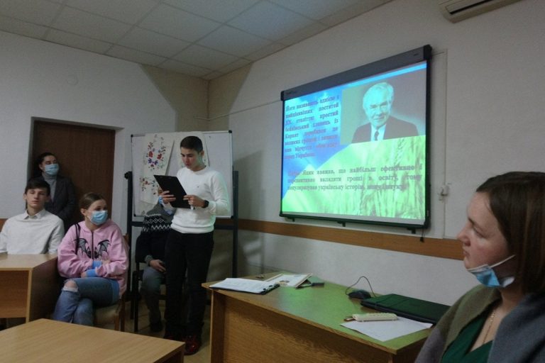 Студент из Никополя победил в областном туре конкурса на знание украинского языка имени Петра Яцика