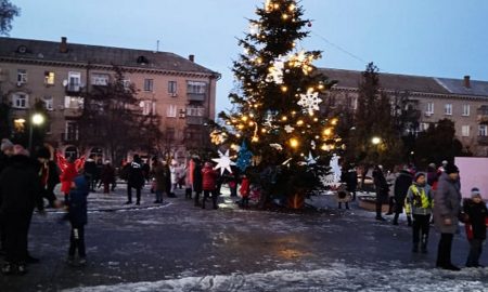 новогодней елке в старой части Никополя