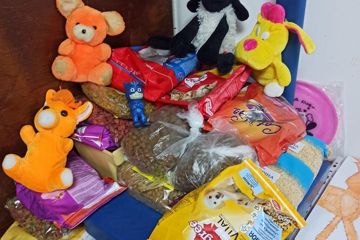 дети з Марганца передали подарки питомцам Никопольского приюта для животных