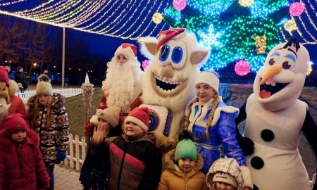 В Никополе возле главной елки