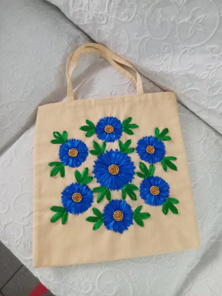 В Никополе школьники создали креативные сумки-шопер и передали их на благотворительность