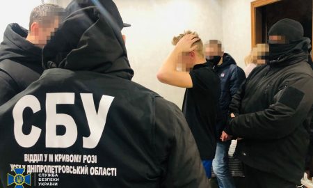 «Русским террористом», который «заминировал» колледж в Кривом Роге, оказался местный студент: видео задержания