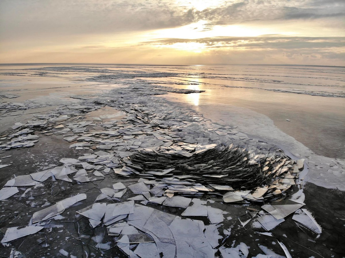 От красоты захватывает дух! Как выглядит берег Каховского водохранилища в морозный день 