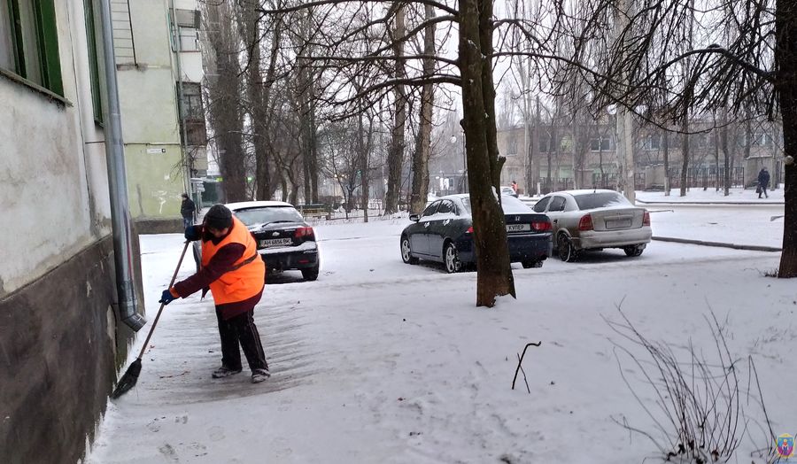 Снігопад у Покрові: комунальники працюють у посиленому режимі (фото)