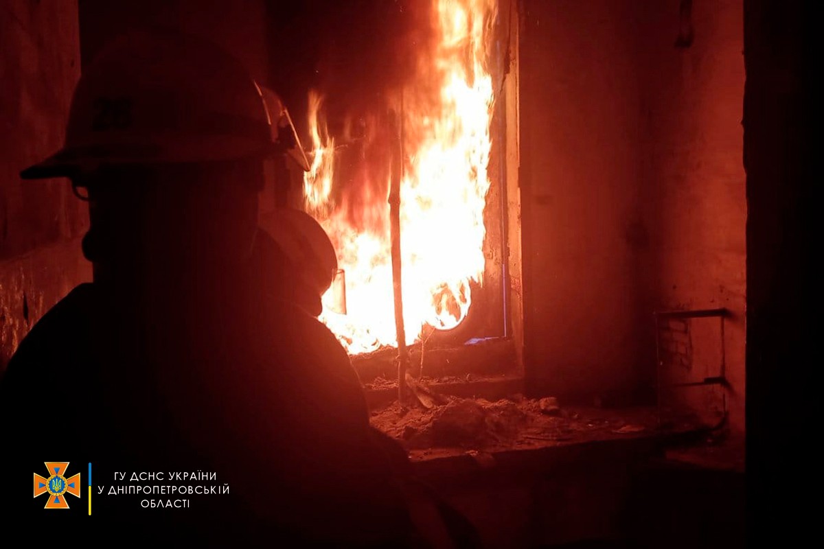 В Никополе на Электрометаллургов горела заброшенная постройка