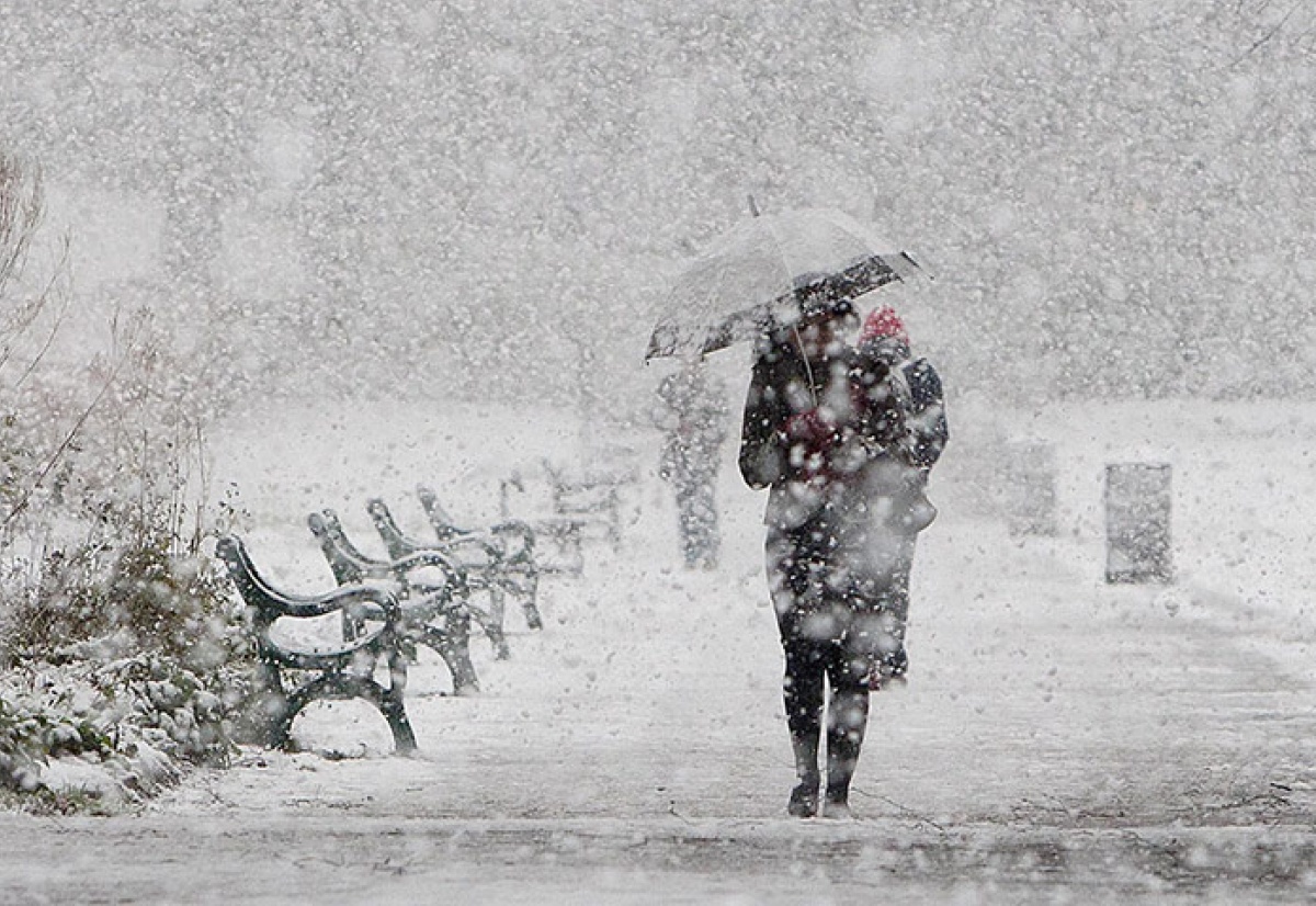 Снегопад и ветер: по Никополю объявили штормовое предупреждение