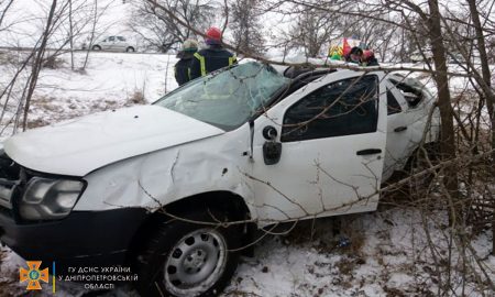 ДТП на трасі Н-08 «Запоріжжя-Дніпро-Бориспіль» - авто злетіло в кювет, є постраждалий