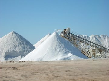 В Никополе закупят каменной соли на миллион