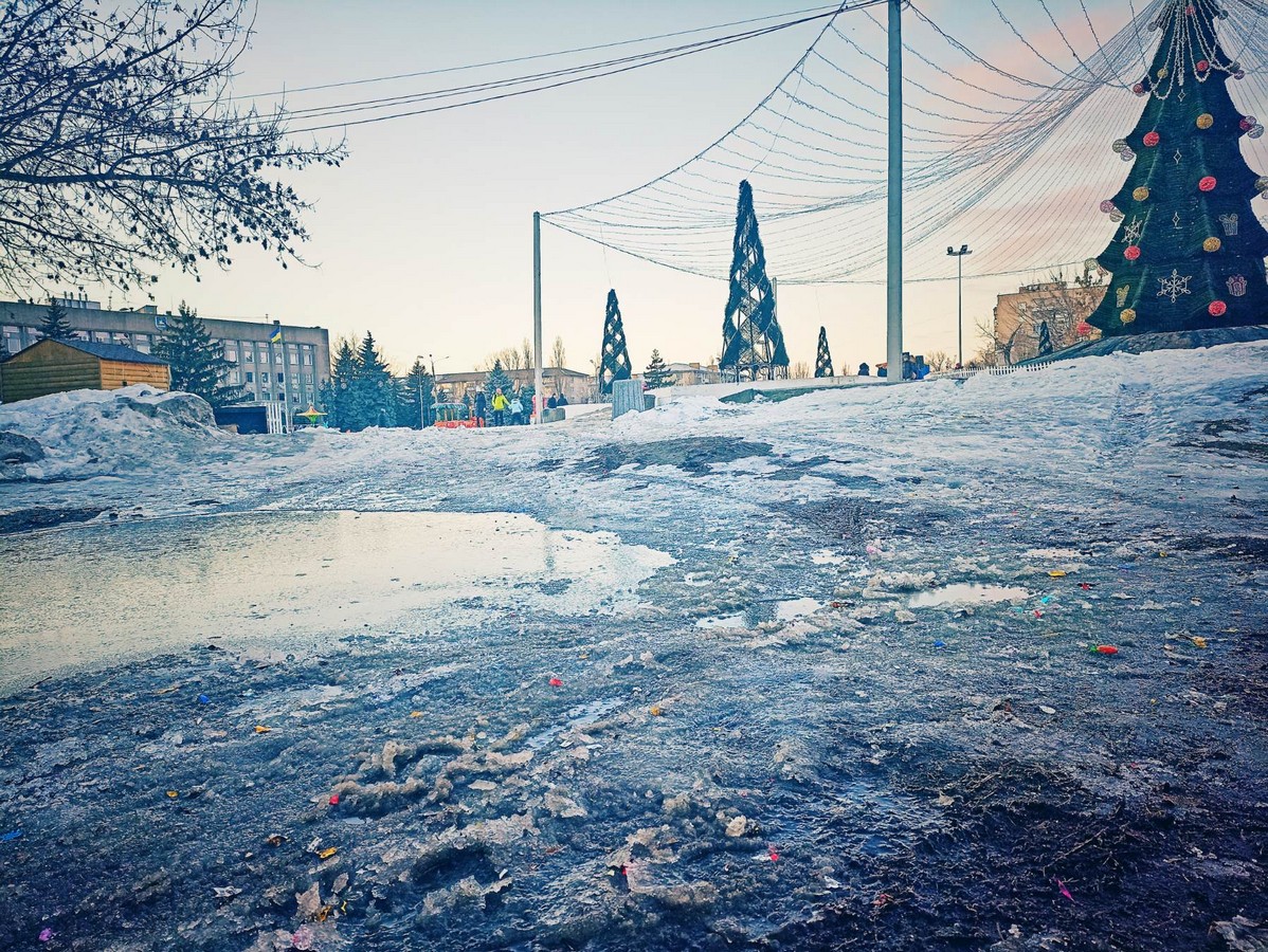 Как выглядит Никополь во второй день нового года (фото)