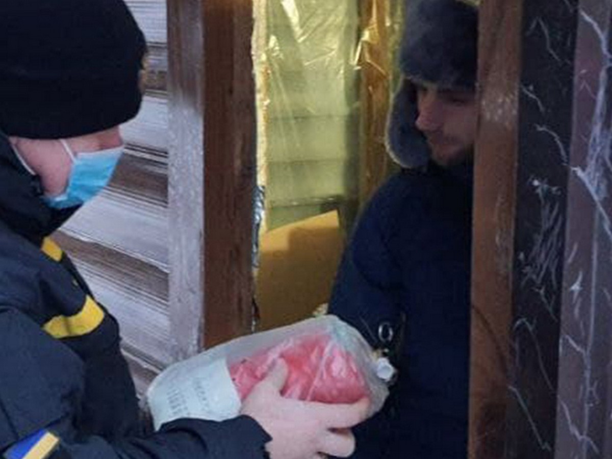 У Нікополі рятівники провели інструктажі з працівниками торгівлі на святковій ярмарці