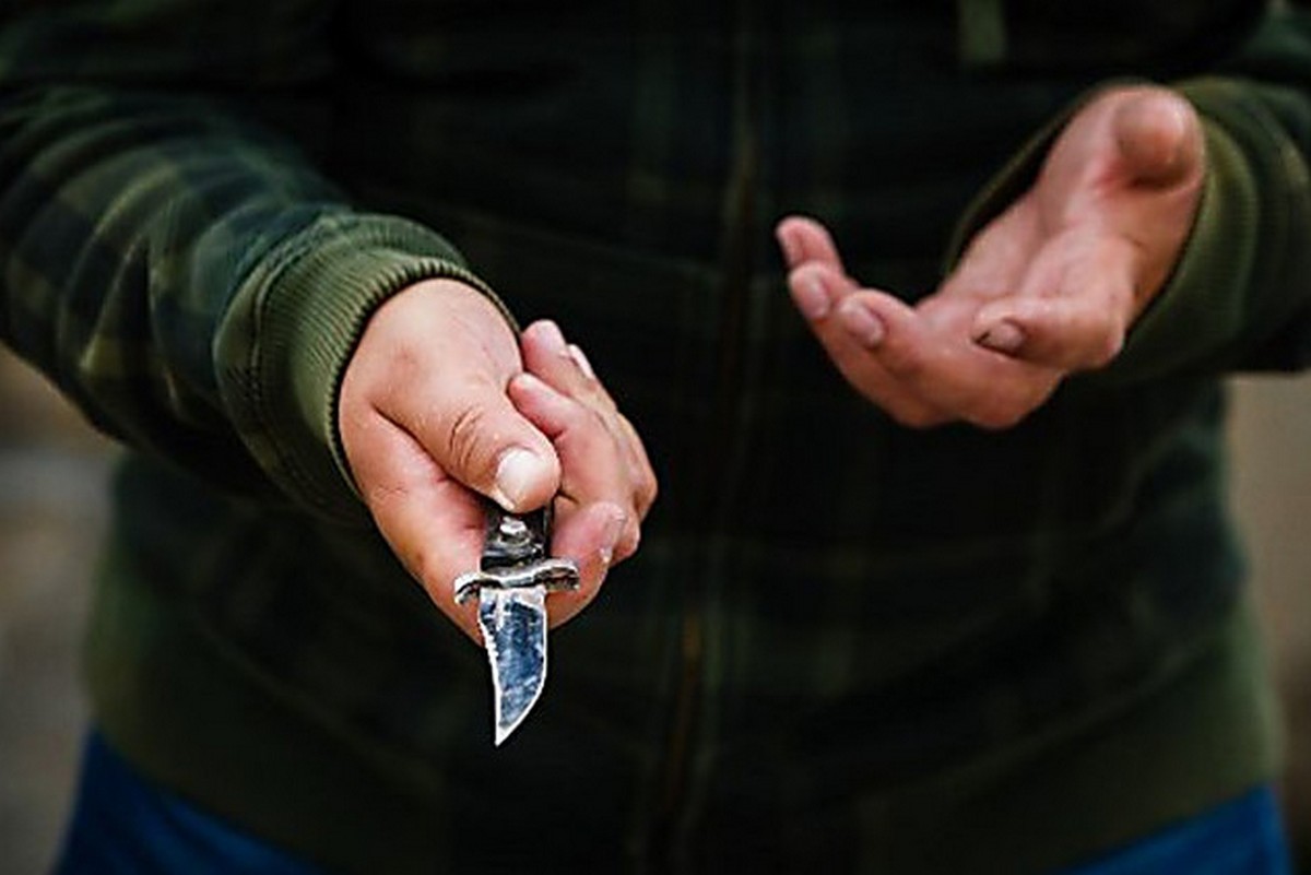 В Покрове 14-летний подросток с ножом ограбил женщину в ее квартире