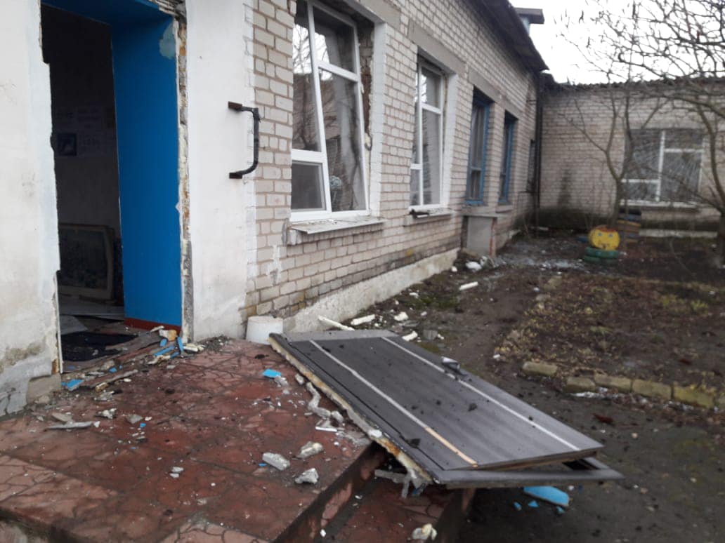 На Дніпропетровщині ворожа ракета вибухнула біля школи з людьми (фото)