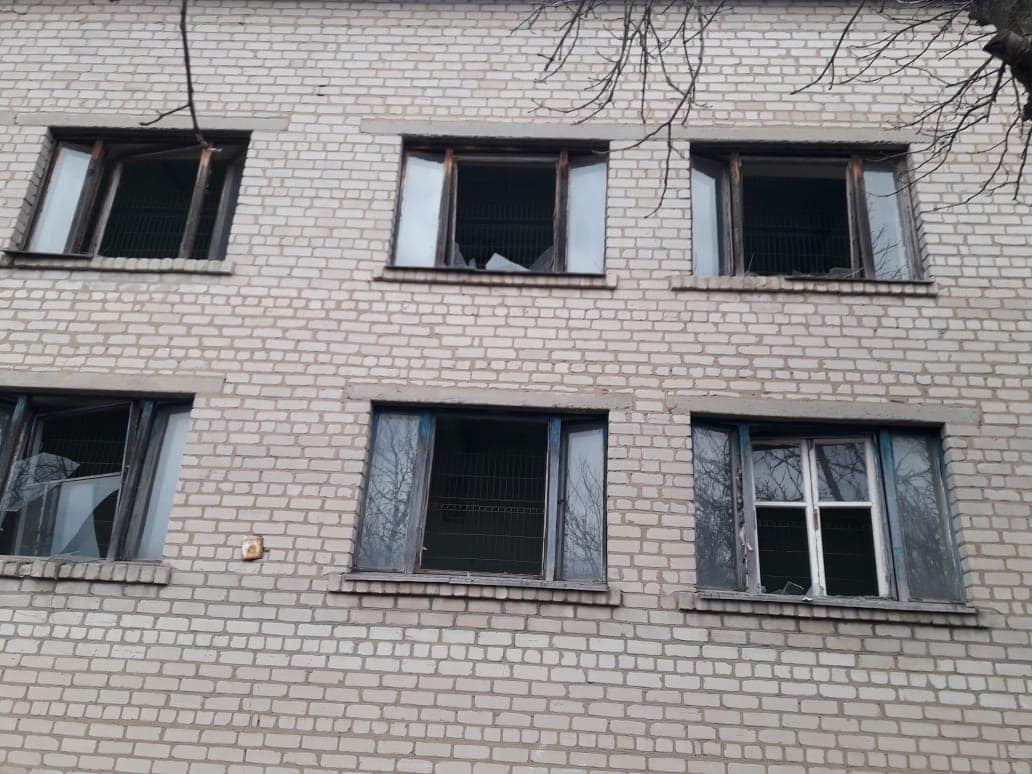 На Днепропетровщине вражеская ракета взорвалась возле школы с людьми (фото)