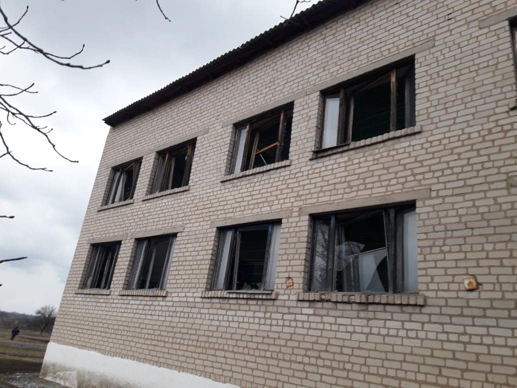 На Дніпропетровщині ворожа ракета вибухнула біля школи з людьми (фото)
