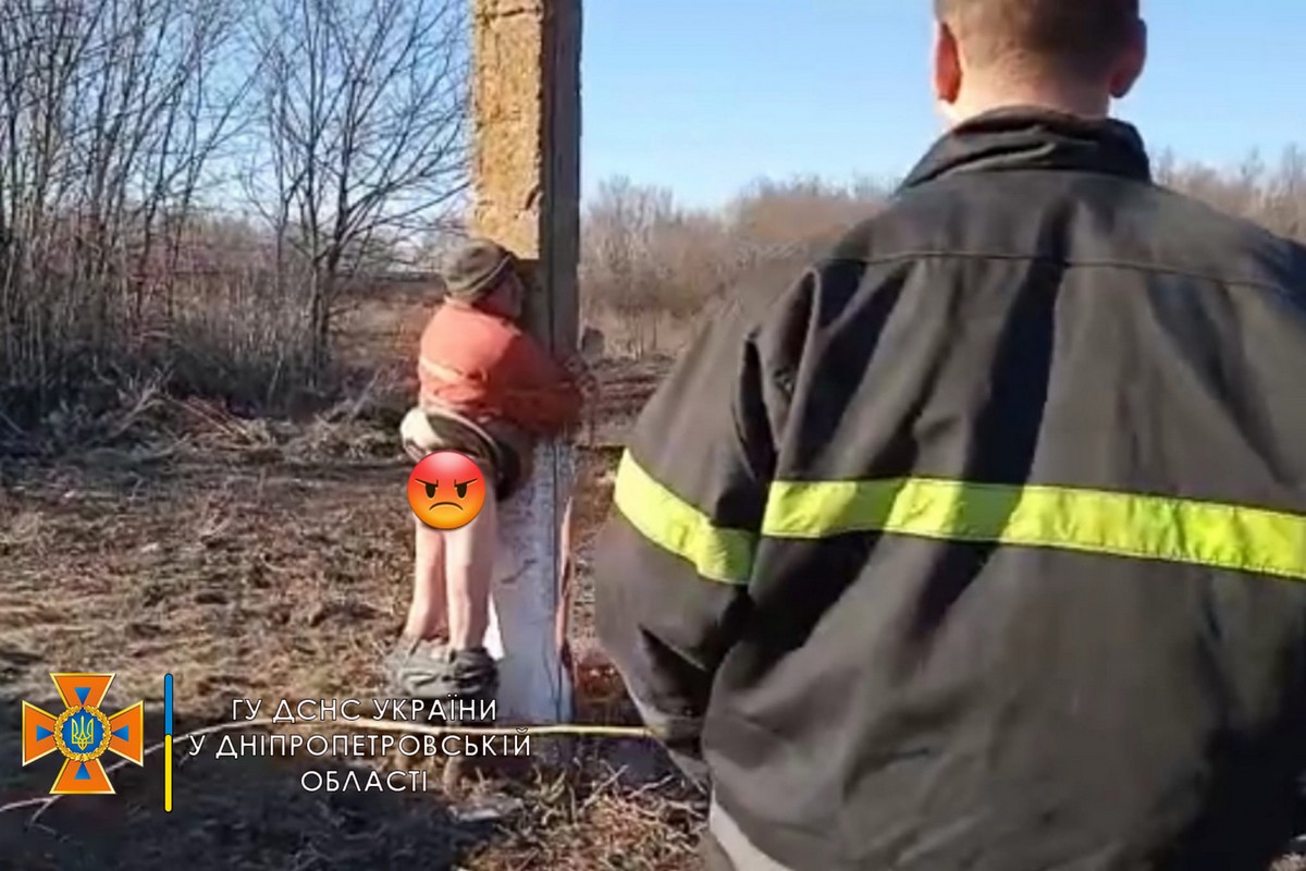 На Дніпропетровщині рятувальники відшмагали лозиною палія трави
