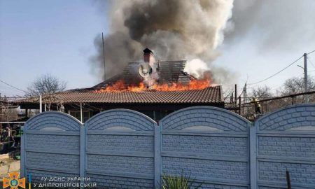 В Марганце горел частный дом 26 марта (фото)