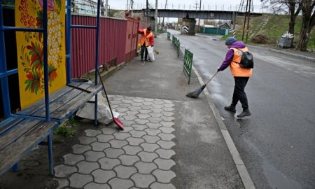 Комунальники Нікополя працюють навіть у негоду (фото)