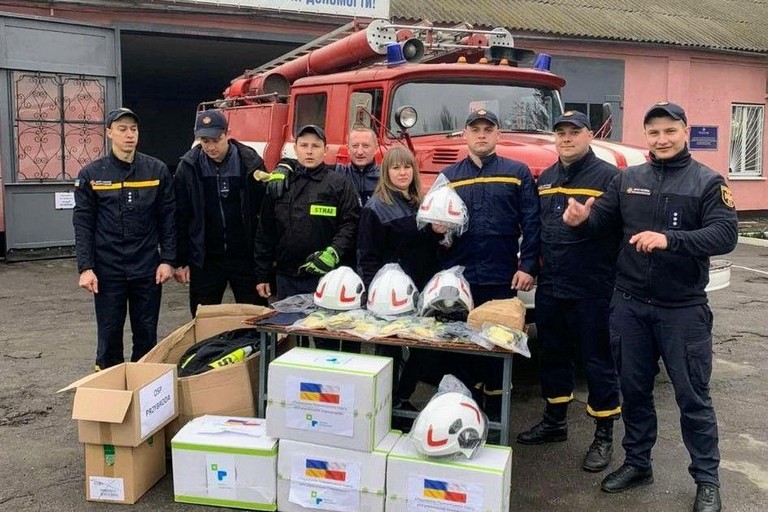 Никопольские спасатели получили гуманитарную помощь от поляков