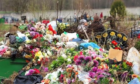 Нікопольців просять не нести на кладовище штучні квіти