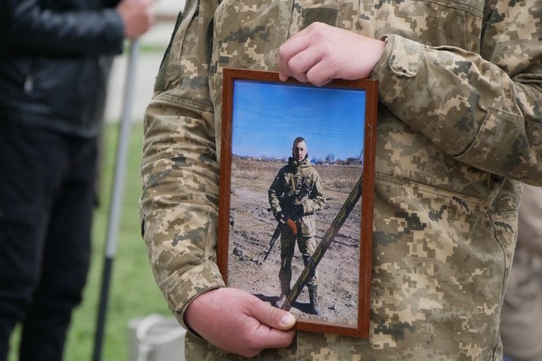 В Покрове провели в последний путь погибшего на войне 27-летнего Героя