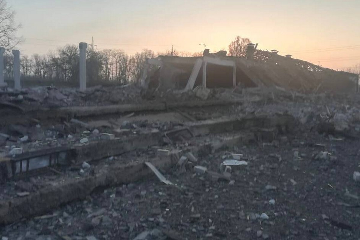Вражеские ракеты разрушили неработающую птицефабрику на Днепропетровщине