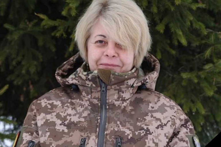 У Кривому Розі провели в останній путь бойового медика, яка стала першою жінкою зі званням Героя України, присвоєним посметрно