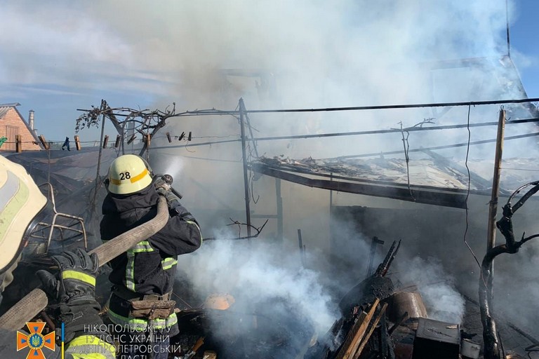 У Нікополі на вулиці Ризькій сталася пожежа в приватному домоволодінні