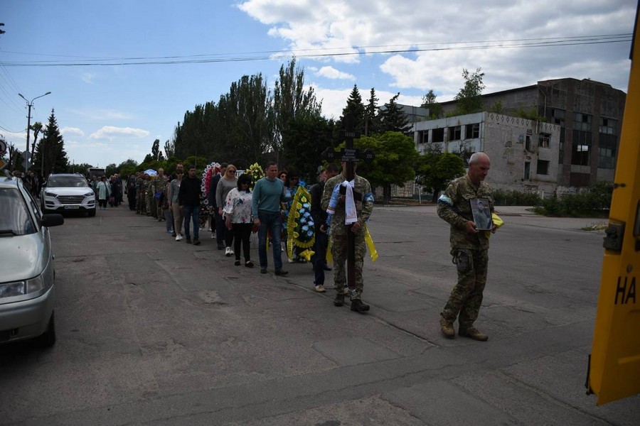 У Нікополі сьогодні простилися із загиблим на війні 26-річним Героєм