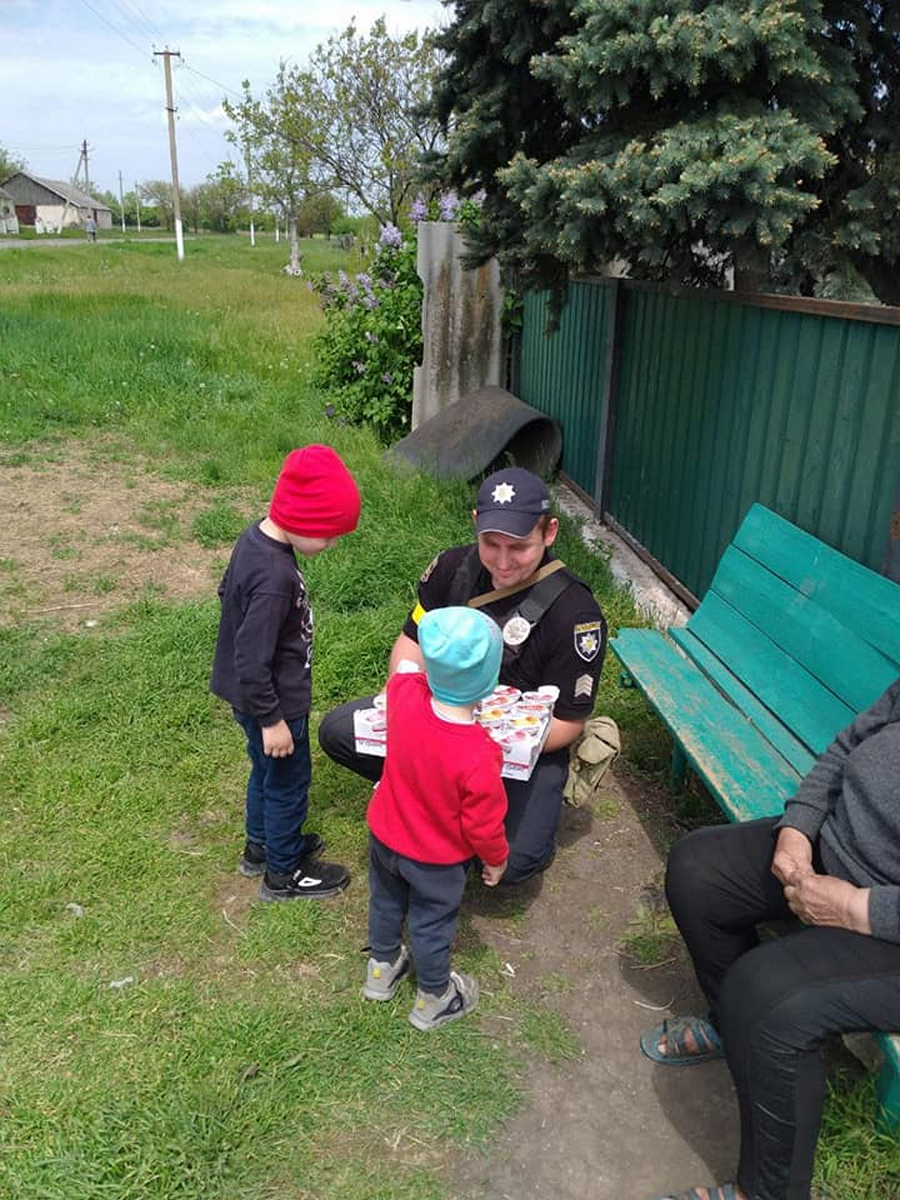 На Никопольщине полицейские заботятся о семьях переселенцев