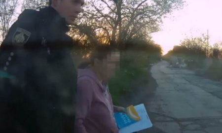 На Дніпропетровщині поліцейський під обстрілами довіз породіллю до пологового будинку