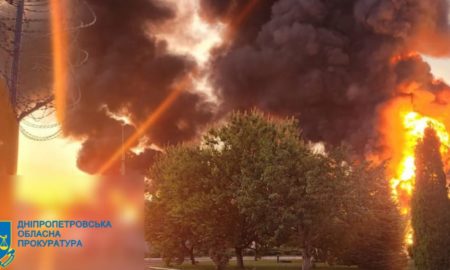 Пожежа триває другу добу: що відбувається у Новомосковському районі після ракетної атаки