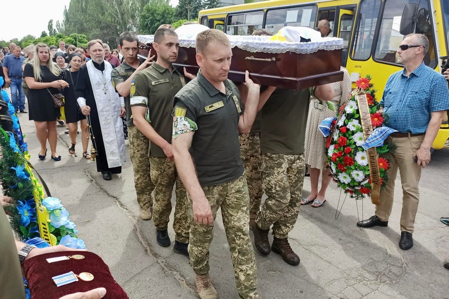 8 июня Никополь простился с погибшим на войне Героем