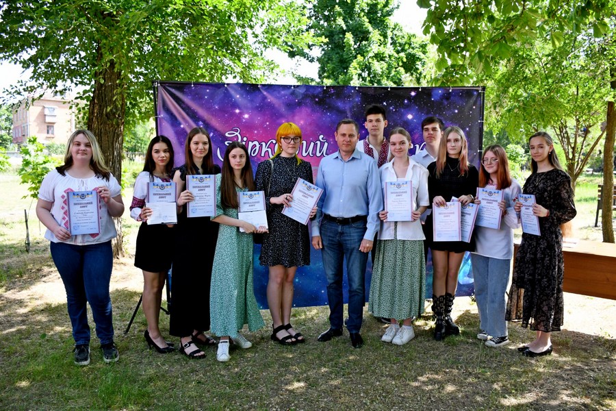 80 випускників Нікопольської школи мистецтв отримали сьогодні Свідоцтва (фото)