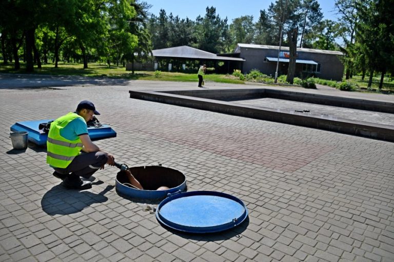 У Нікополі запускають фонтани (фото)